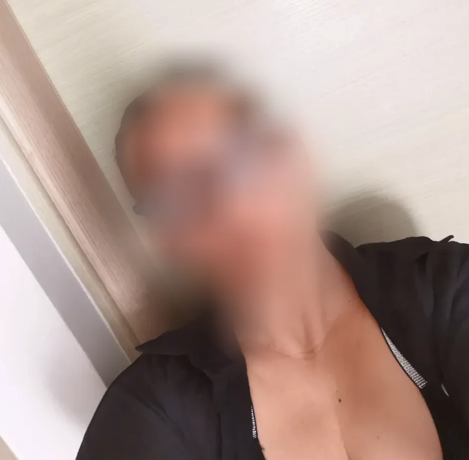 Claudia, 37