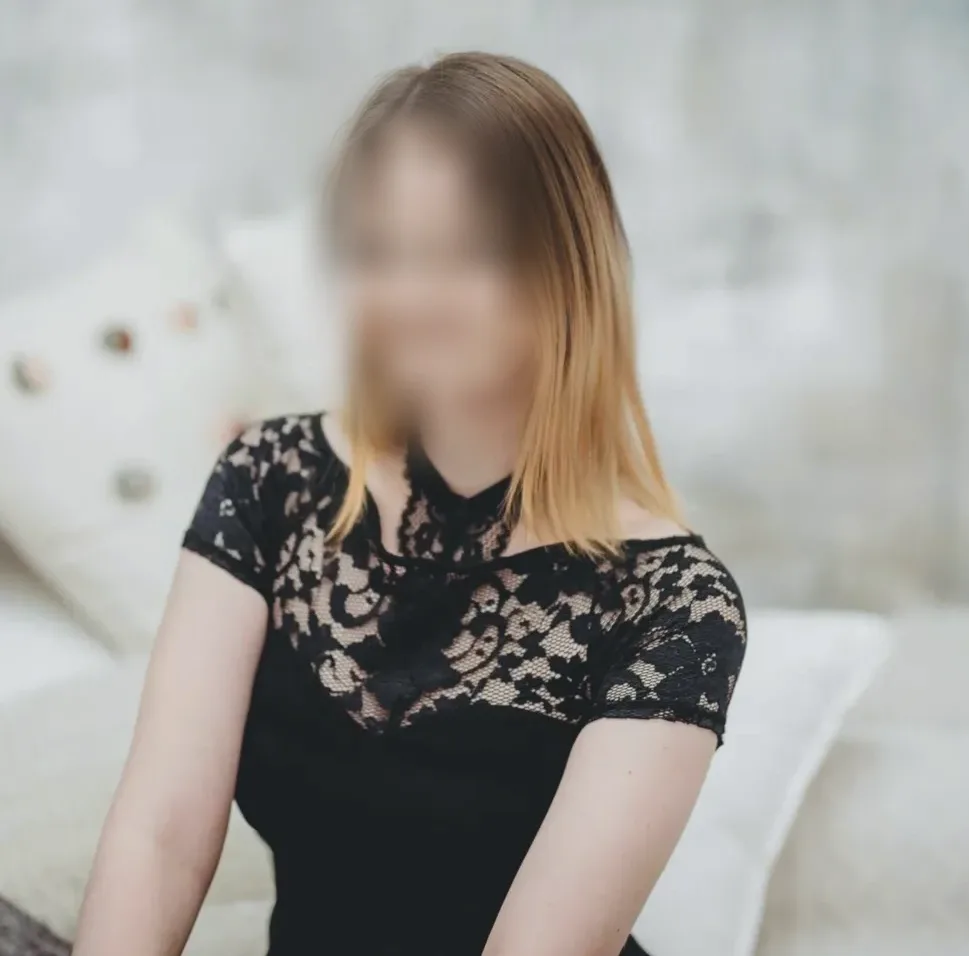 Denise, 24