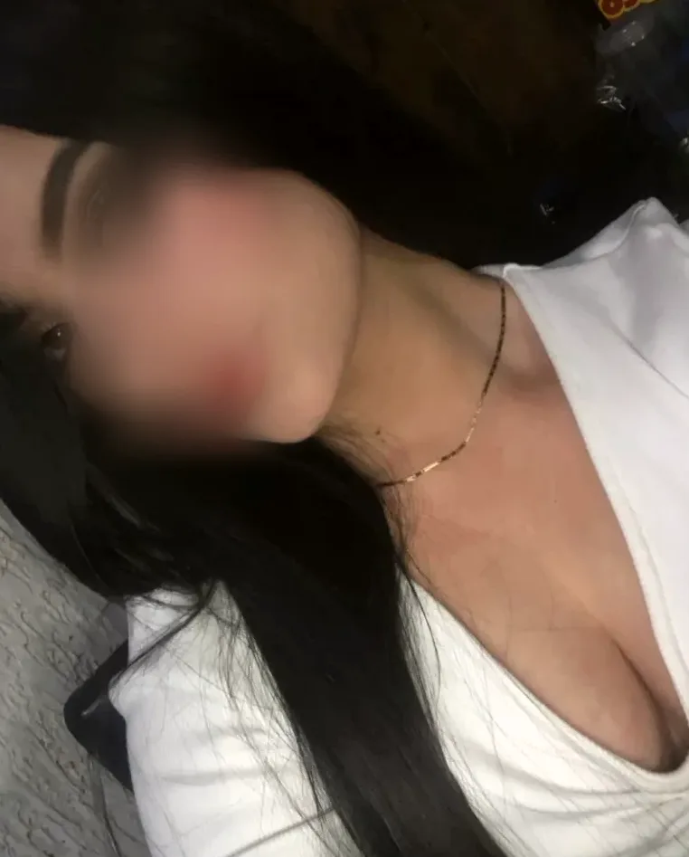 Fiona, 21