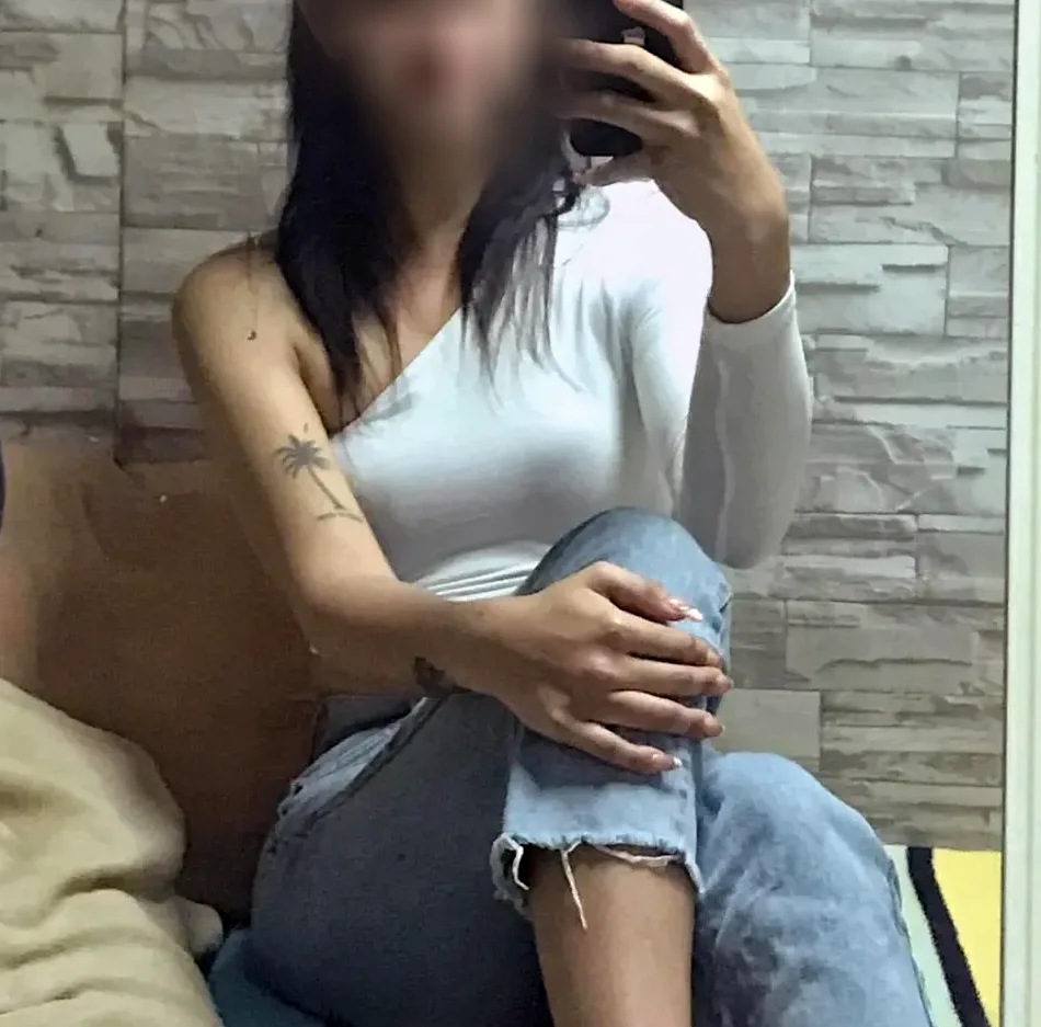 Kira, 32