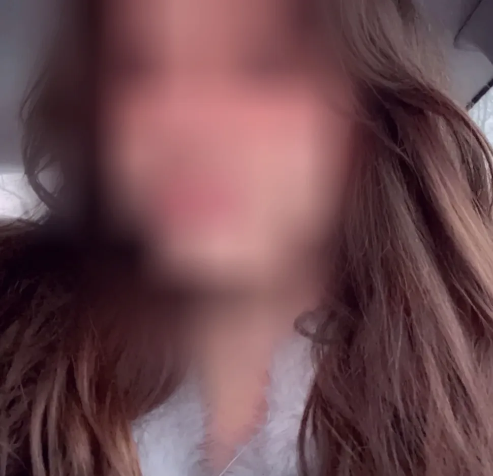 Nadine, 23