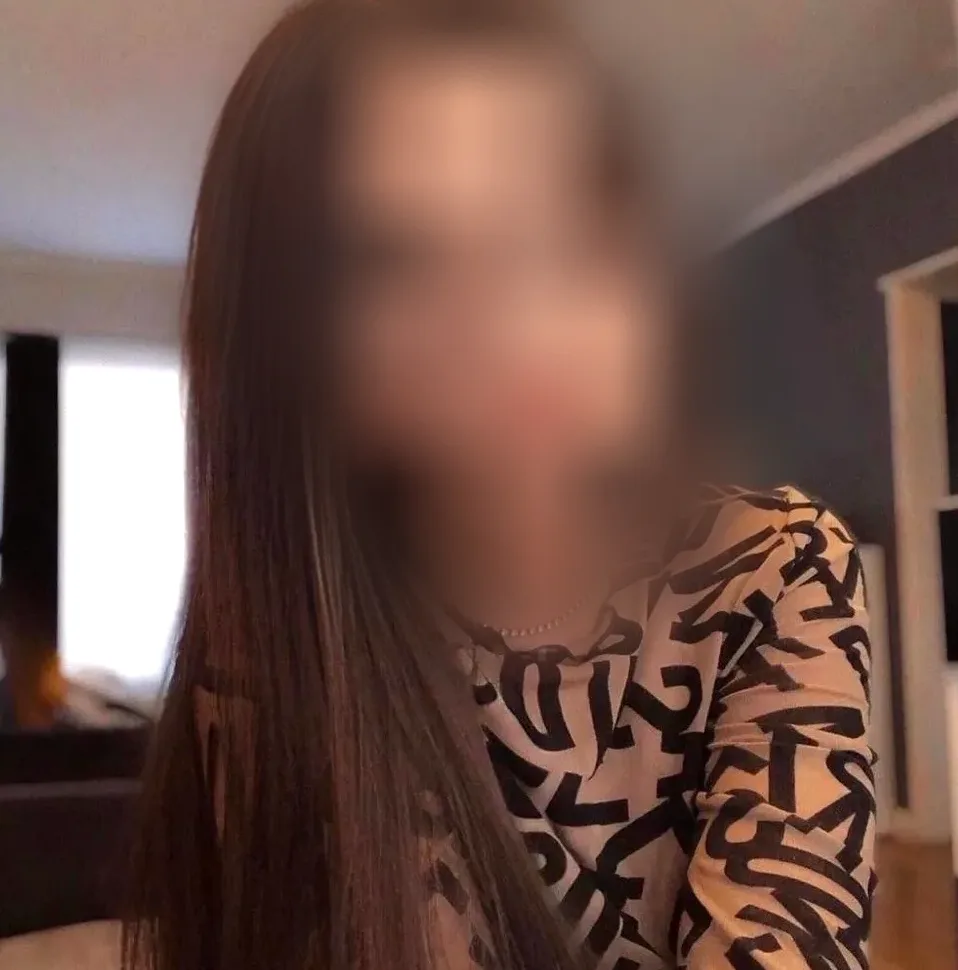 Nicole, 21