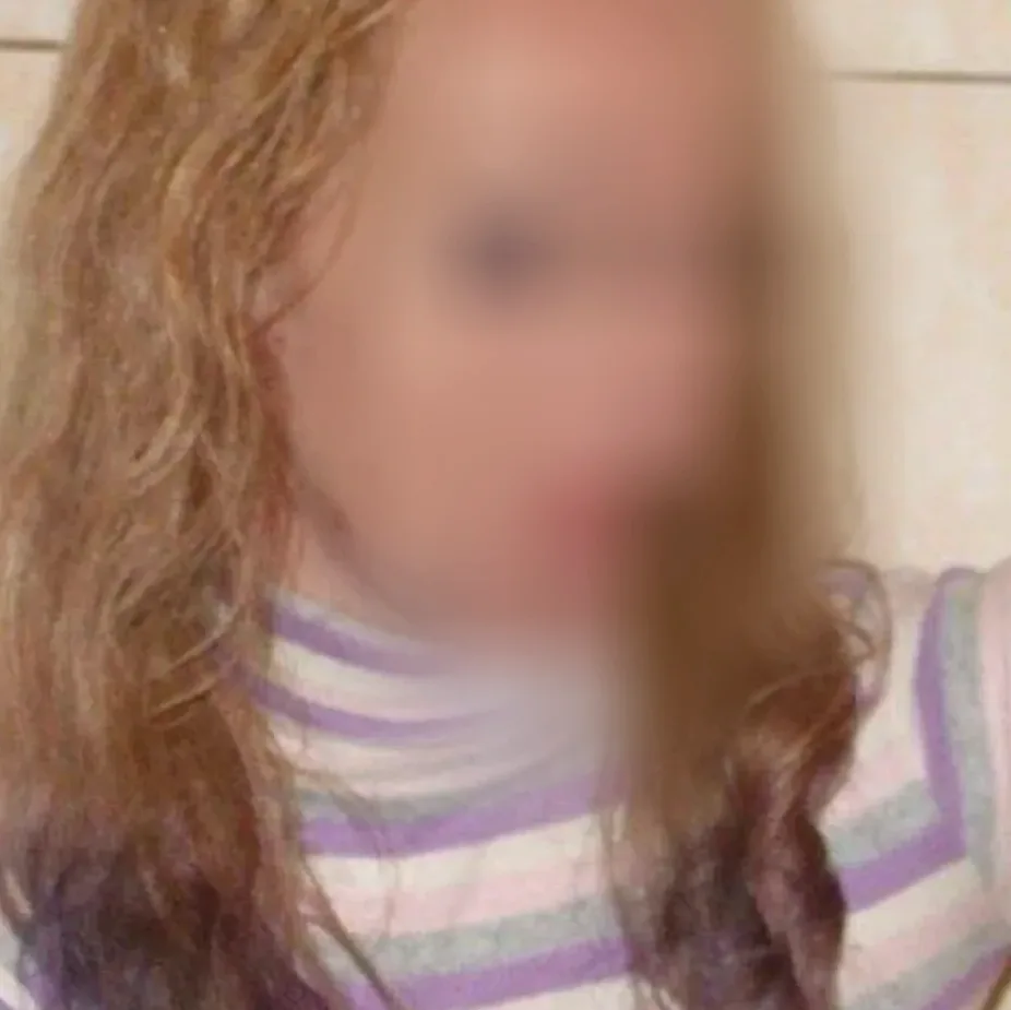 Viktoria, 24