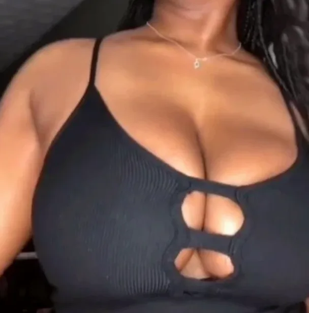 Viktoria, 25